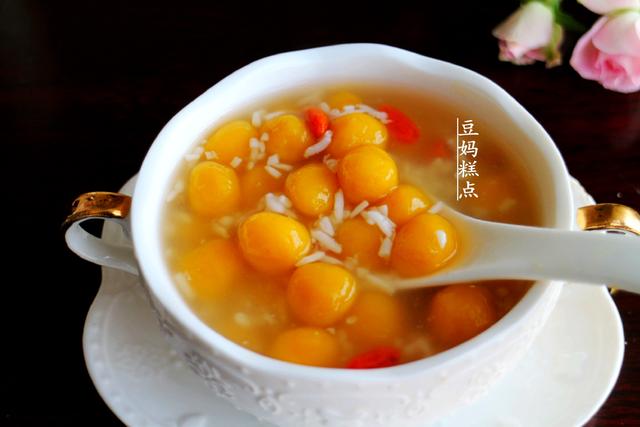 睡前准備好，早上5分鍾煮好這碗甜湯，軟糯暖胃，女人最喜歡 熱愛美食 第1张