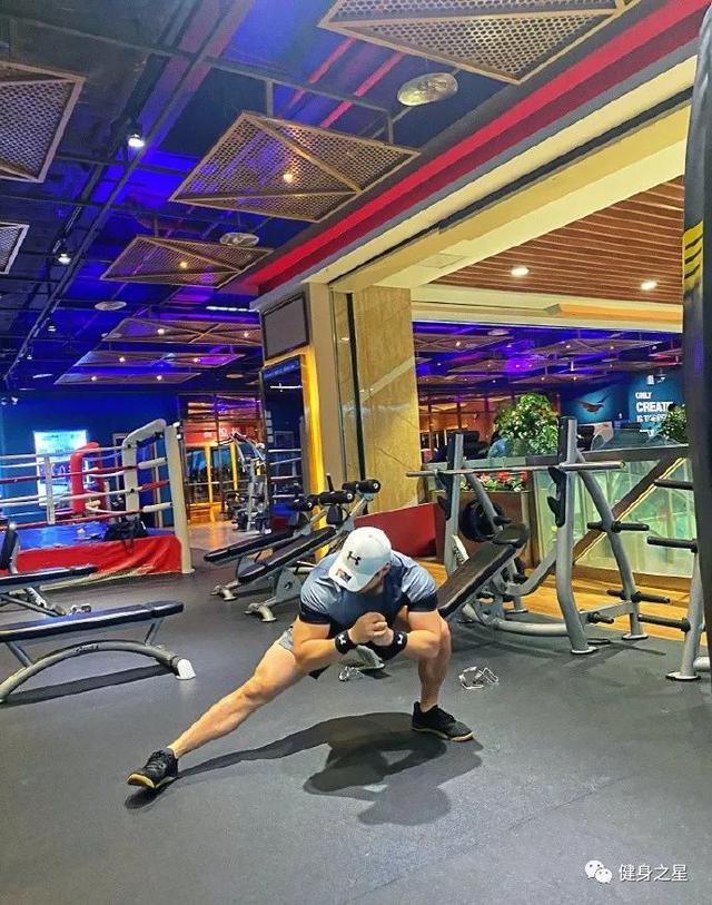 重慶「肌肉巨無霸」小哥，肌肉線條清晰，又酷又man，帥到飛起 健身減肥達人 第10张