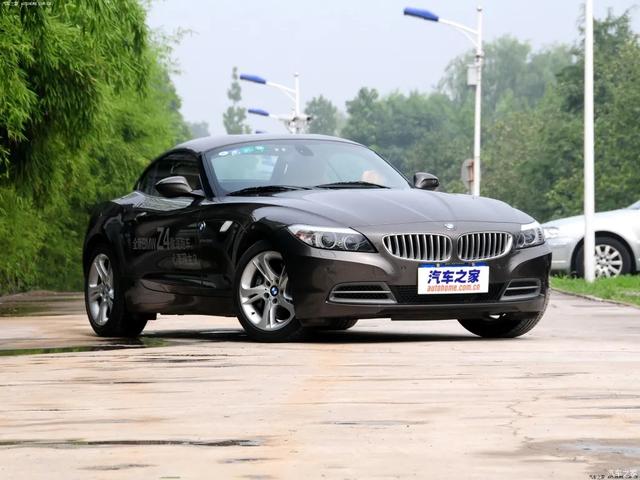 二手宝马Z4：二十多万的敞篷跑车，夏天开出去有多拉风？