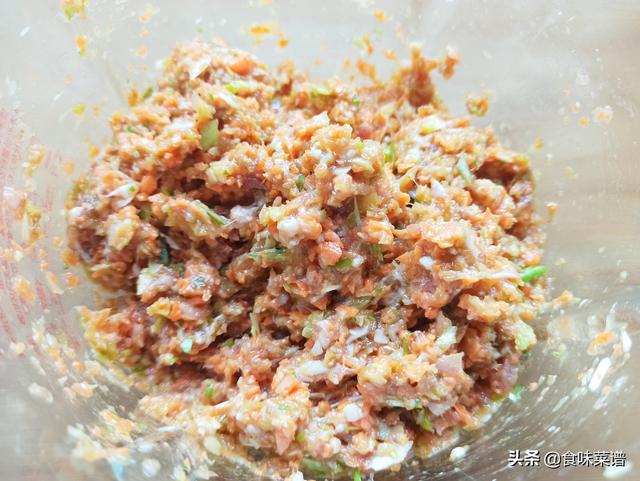 餃子皮別浪費了，教你4種創新吃法，皮脆餡香，上桌孩子們搶著吃 熱愛美食 第6张