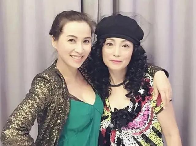 被年幼兒子發現黑歷史，艷星麥家琪悔不當初拍攝風月片 娛樂八卦吃瓜 第11张