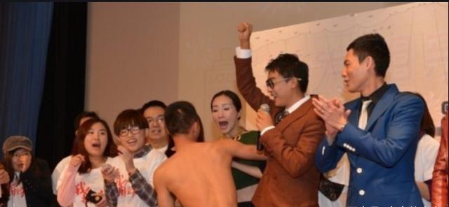 真愛？富二代高調求婚迪麗熱巴，其妹妹效仿求婚肖戰 娛樂八卦吃瓜 第9张
