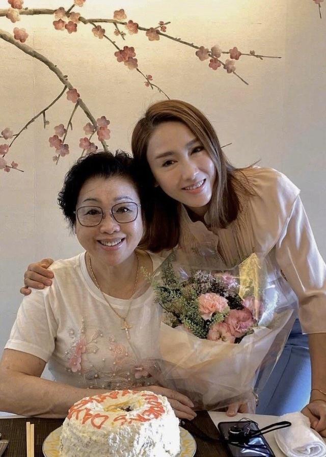 黎姿太重親情！和父親合影模樣相似，退圈照顧弟弟和父母非常強大 娛樂八卦吃瓜 第7张