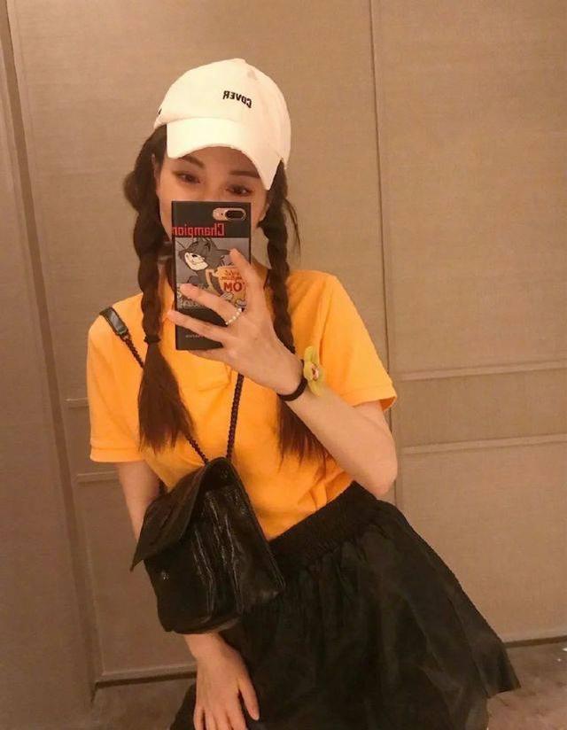 吳昕穿搭不像37歲！各種甜酷少女風穿搭信手拈來，適合小個子女生 娛樂八卦吃瓜 第6张