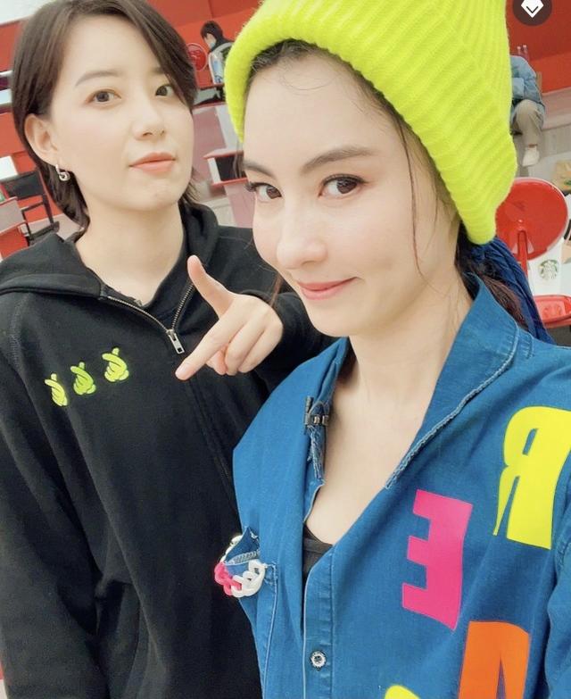 2011屆超女聚齊！喻佳麗婚禮合照惹人淚目，李斯丹妮卻未露面 娛樂八卦吃瓜 第8张