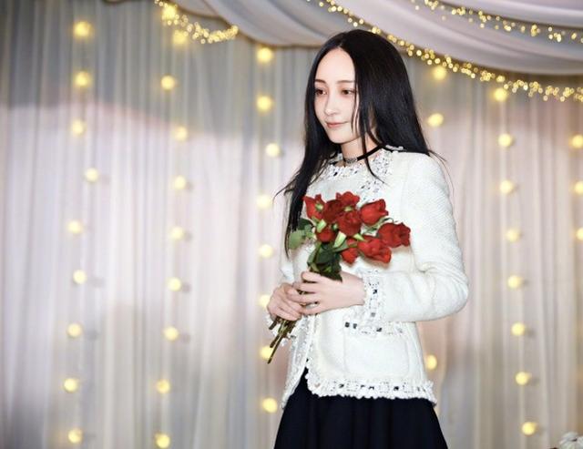 姚笛婚後復出拍戲，穿吊帶裙身材纖瘦，網友：被丑聞耽誤的女星 娛樂八卦吃瓜 第7张