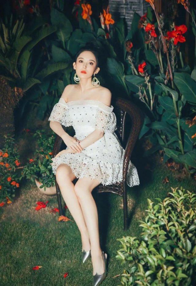 古力娜扎太精緻！清爽丸子頭配白色一字肩裙，仿佛「花仙子」降臨 娛樂八卦吃瓜 第2张