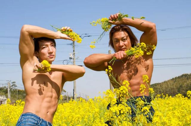 日本肌肉男開了家寫真素材網，畫風簡直太搞笑了 健身減肥達人 第12张