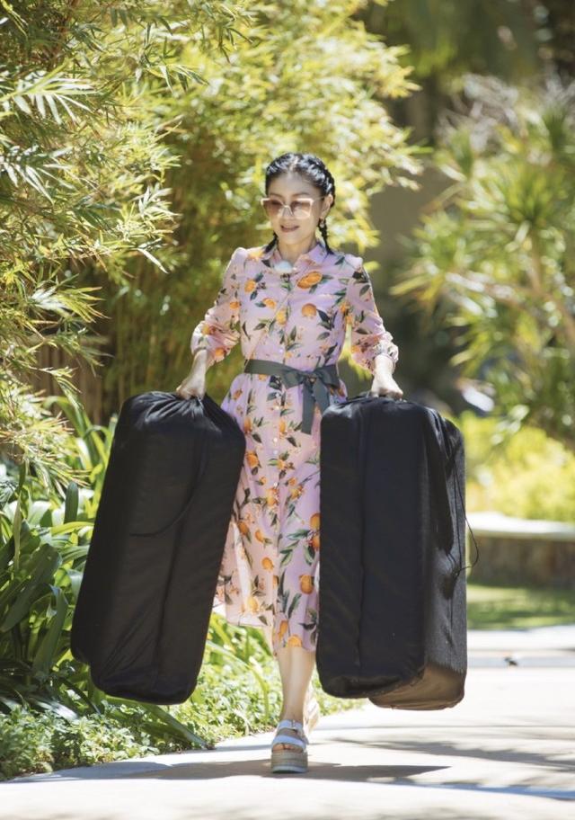 誰說胡可老了？近照穿粉色碎花長裙配減齡拳擊辮，看不出真實年齡 娛樂八卦吃瓜 第2张