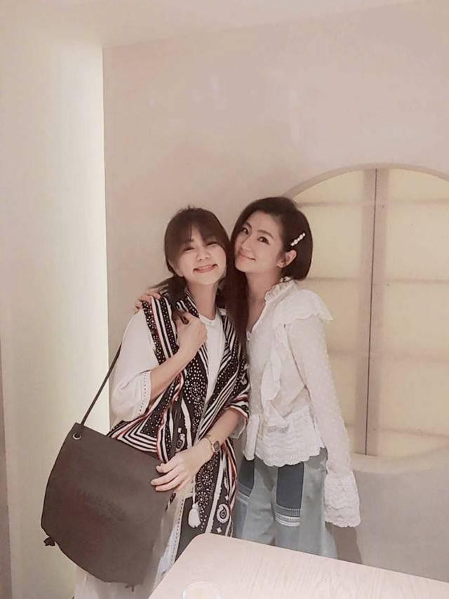 SHE姐妹合體，為陳嘉樺慶39歲生日，姐妹三人穿「團服」太有愛 娛樂八卦吃瓜 第9张