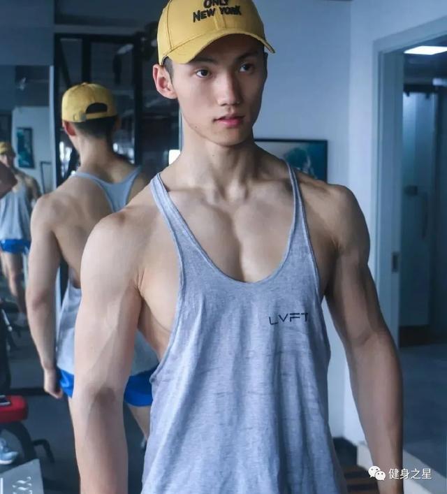 190斤肌肉男，身材媲美男模，網友：這身材我服了 健身減肥達人 第1张
