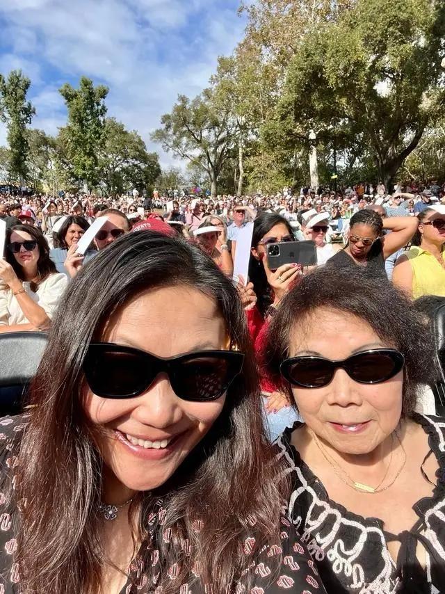 谷爱凌综艺首秀，谷爱凌参加开学典礼