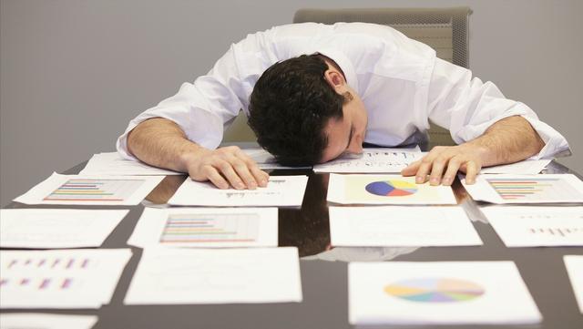 心脏猝死前最主要的三大表现，猝死前三个征兆不止一次提醒过你（生活中心脏猝死前有哪6个明显症状）