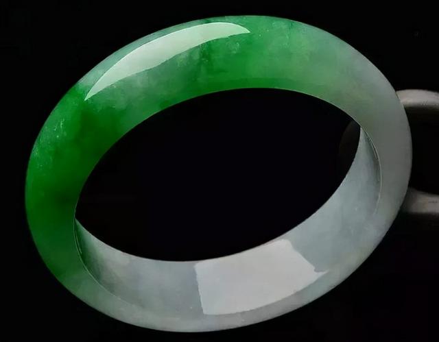 不能碰的宝石帕托石（对人体有害的石头有哪些）