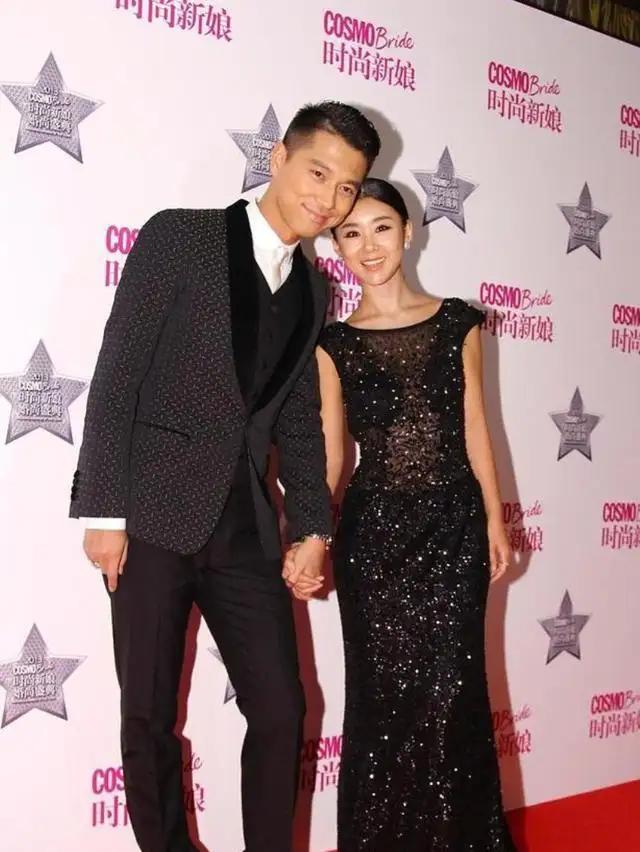 王雷李小萌婚纱照，李小萌和老公婚纱照