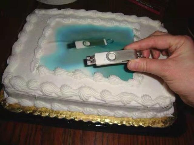 国外奇形怪状的生日蛋糕，我表示看见后一个都不想吃