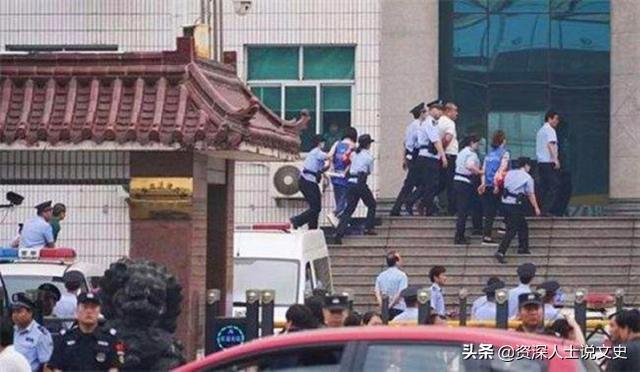 李利娟收养118名孤儿，2018年因涉黑被警察抓捕，村民称大快人心