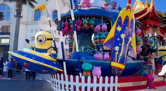 肖战被曝去某摄制组探班,请了工作员喝奶茶