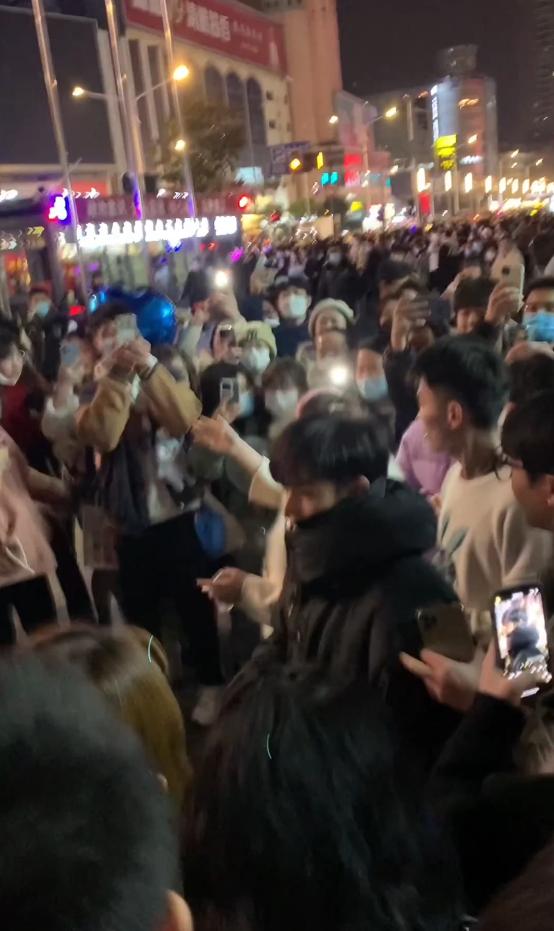 网红殷世航身高，网红殷世航现身引轰动