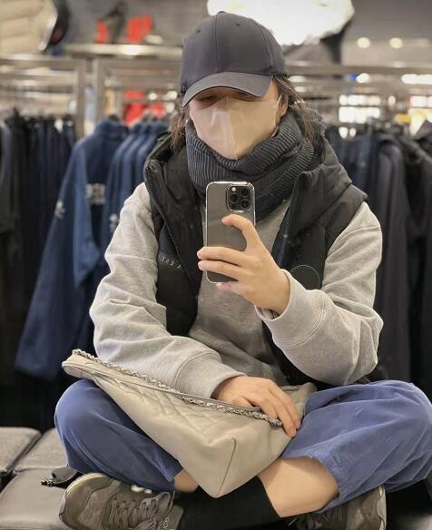  靳东的妻子李佳个人资料，一嫁富商郭绍晖洒脱离婚