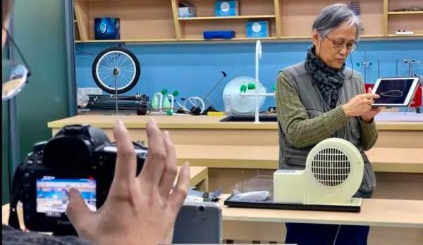 72岁退休女教授硬核科普，百万网友粉上她