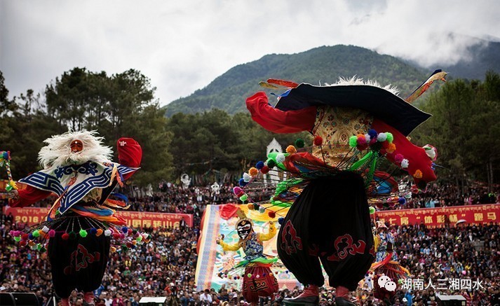 传统节日:转山会(沐佛节,敬山神,采花节,黄藏历元旦,萨噶达瓦节,女儿