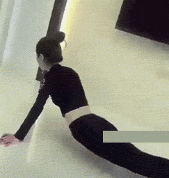 妹子，你这俯卧撑也不标准啊！