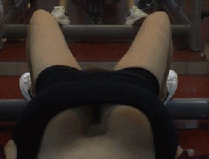 力太大美女内涵gif动图：深度怀疑当健身教练的都不是为了钱_美女 gif_力太大
