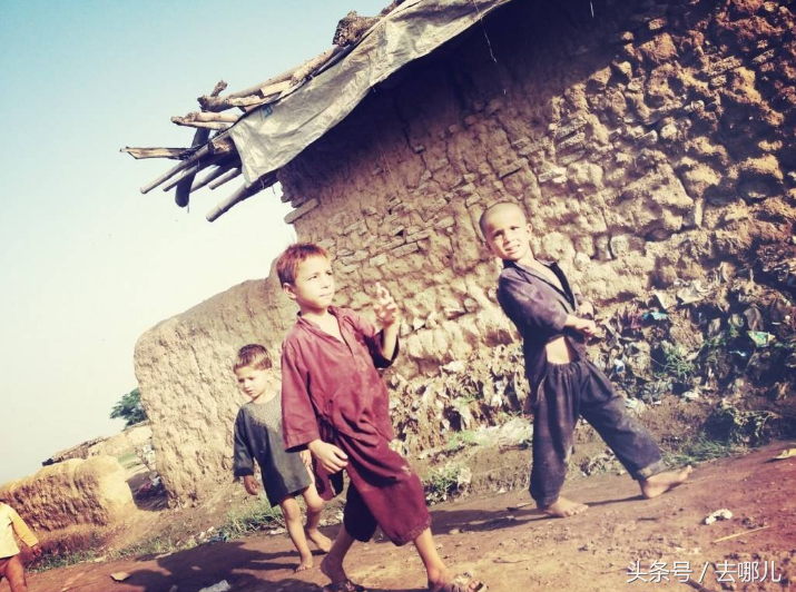 去巴基斯坦旅游，送给小孩一个洋娃娃礼物，结果被认为是瞧不起