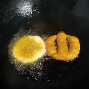 炸油饼的做法（教你做好吃又简单的炸油饼）