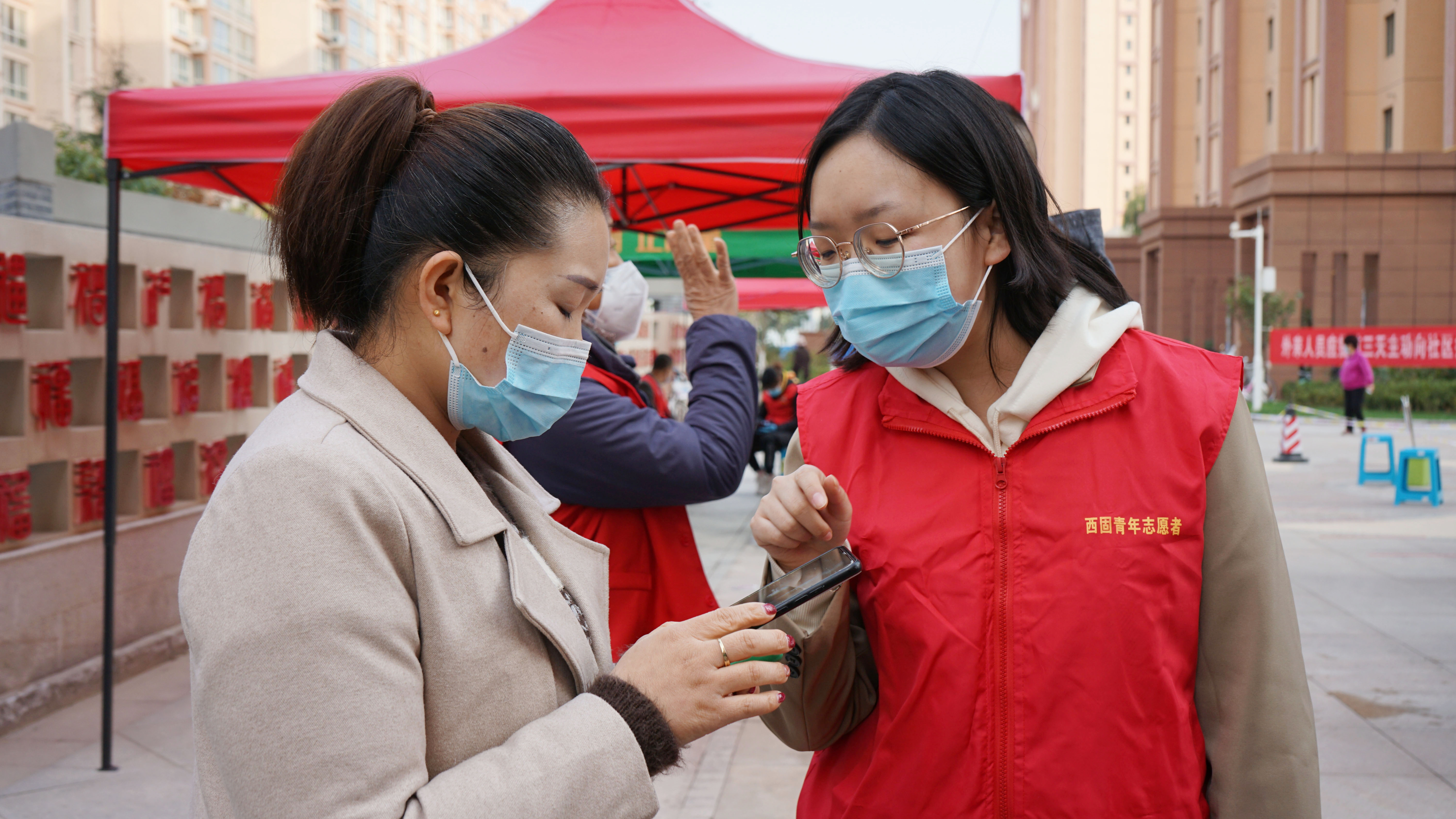 党建引领战疫时刻不负青春韶华西固青年积极参与疫情防控志愿服务