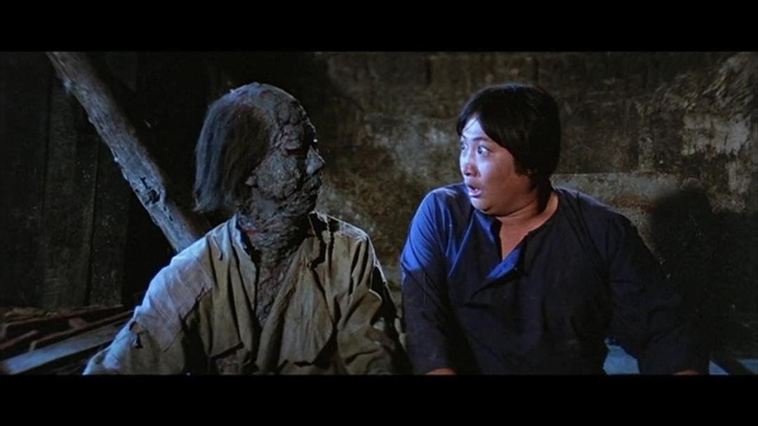 在《鬼打鬼》中参与摄影的刘观伟后来当起导演,1985年用一部《僵尸