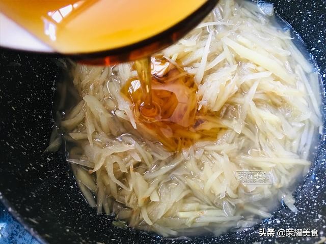 生姜冰糖水的功效（教你简单学会生姜冰糖水的做法）
