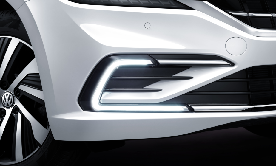 帕萨特夺得合资混动销量冠军，是技术靠谱还是服务贴心？