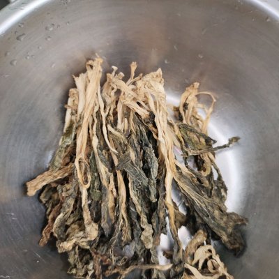 晒干的白菜的家常做法（白菜干猪骨汤的做法与禁忌）