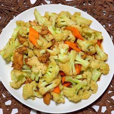 炒菜花的正确做法（家常菜炒菜花的做法步骤）