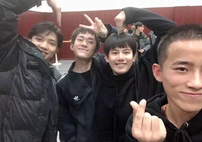 大学自我介绍三分钟大学新生第一次