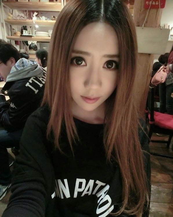 赵一娜是唐朝乐队成员赵年的女儿就能看出二人关系"并不简单"不过单从