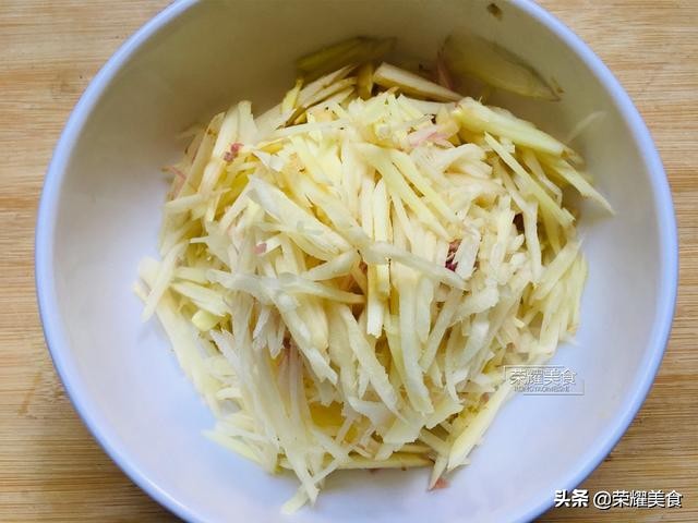 生姜冰糖水的功效（教你简单学会生姜冰糖水的做法）