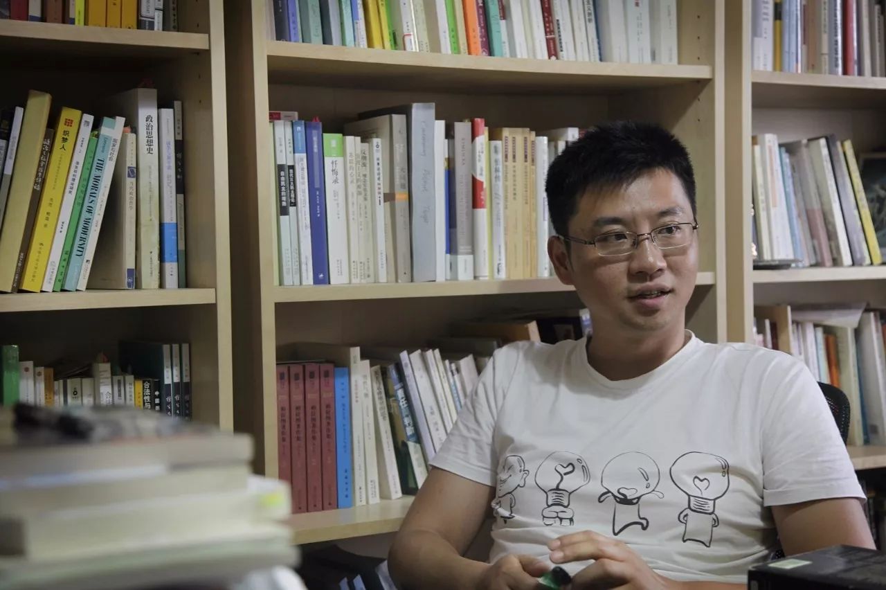周濂:我觉得穿校服是对人的天性的束缚,有个性做自己就一定最酷