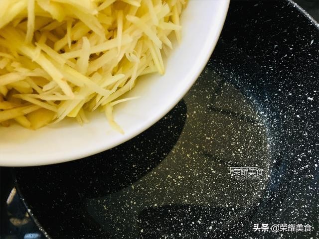 生姜冰糖水的功效（教你简单学会生姜冰糖水的做法）