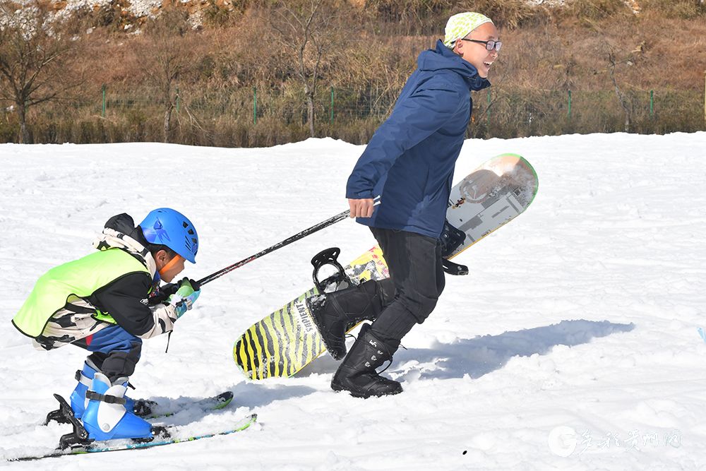 冬奥掀起冰雪热滑雪成贵阳市民出游新选择