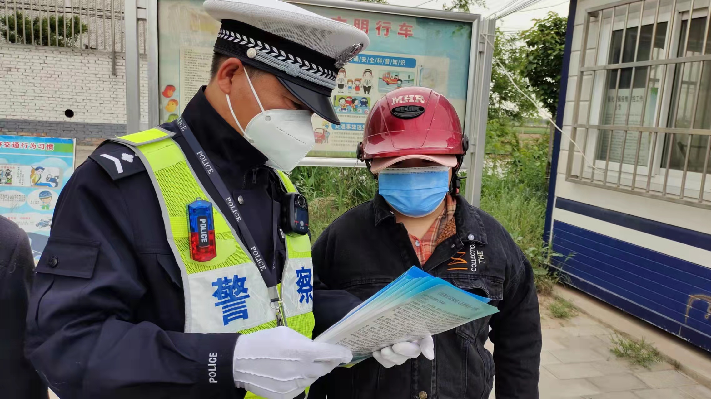 蒲城公安交警交通安全宣传不放松