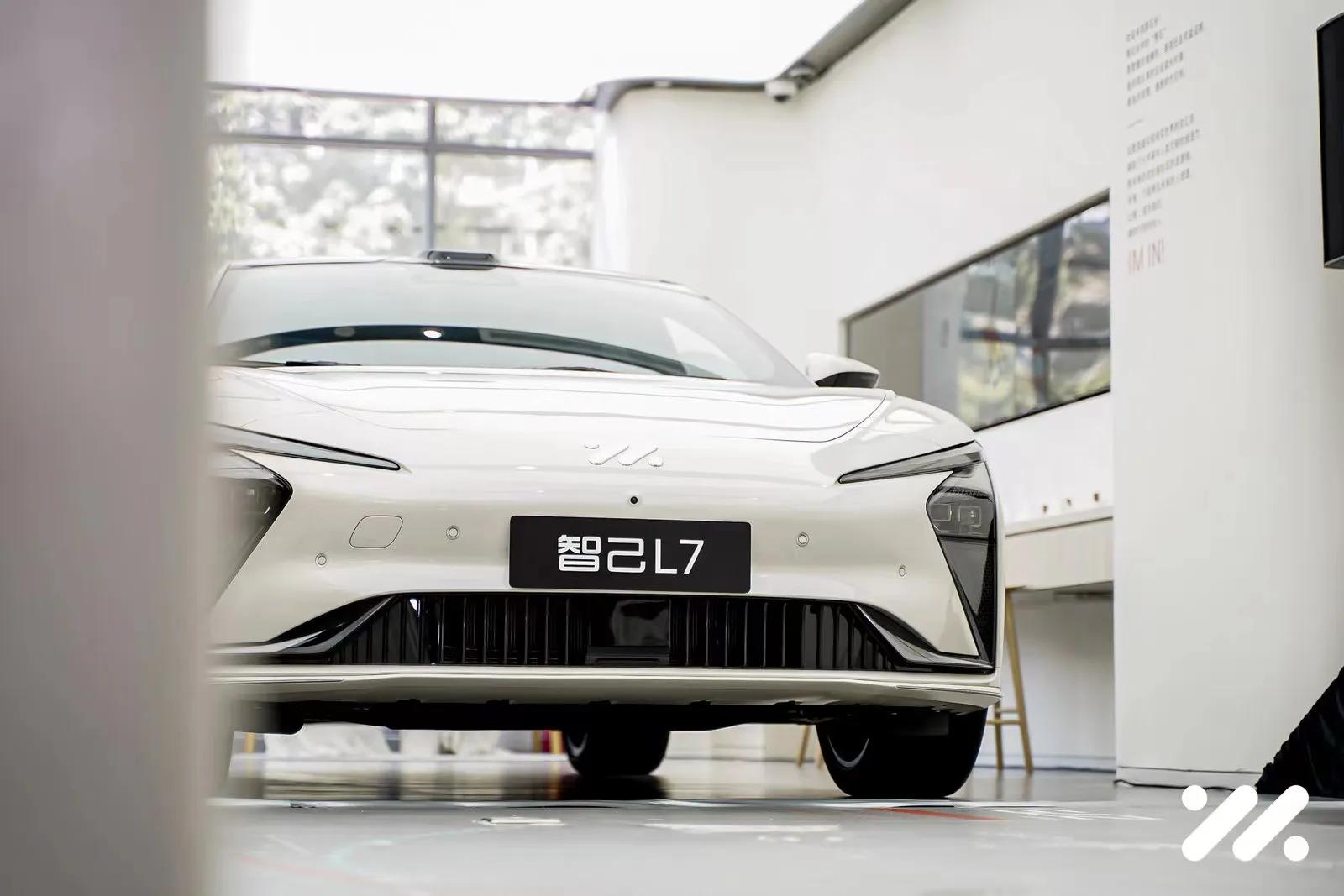 智己汽车厦门磐基体验中心盛大开业