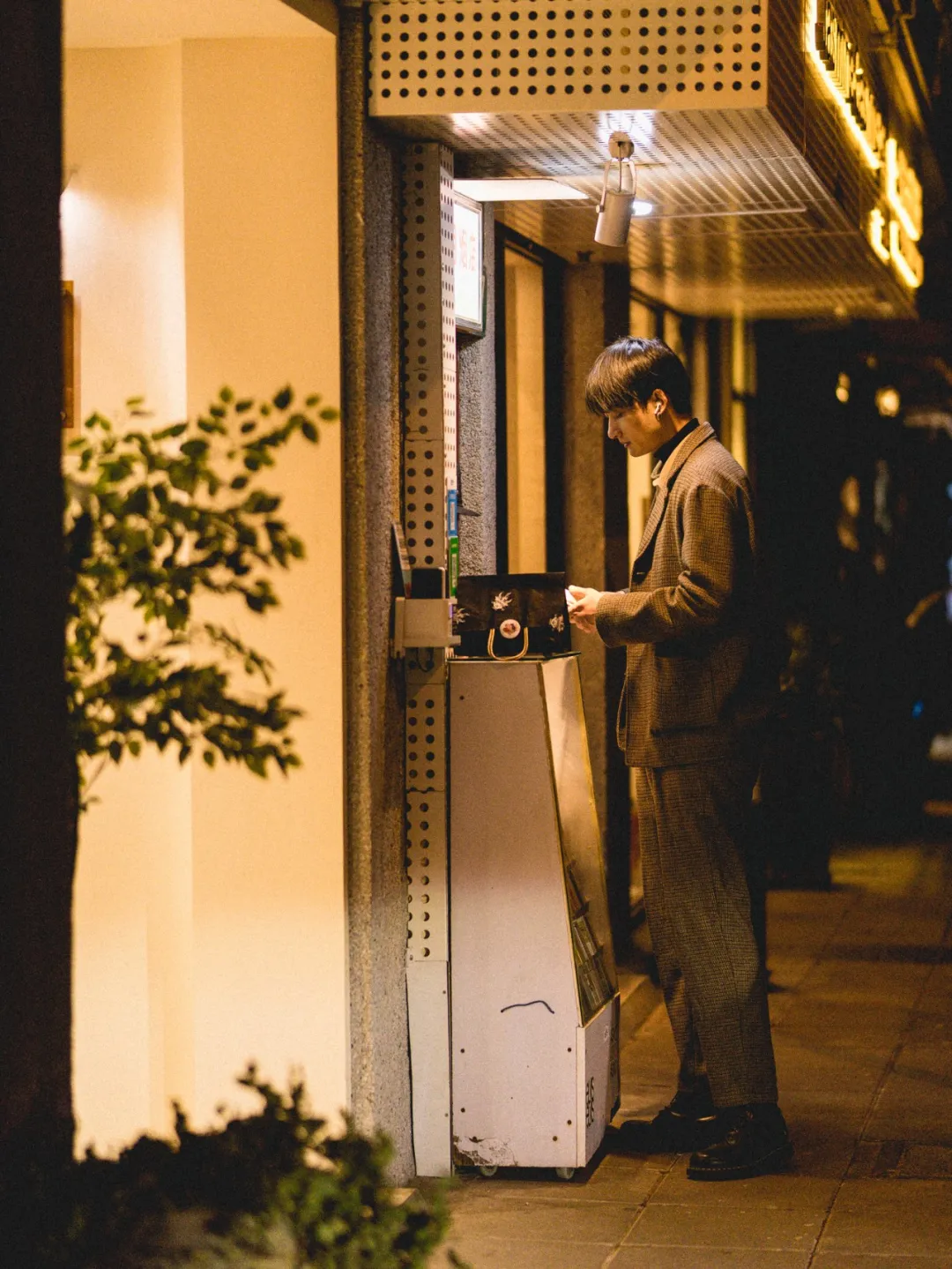 基础大衣穿出不同风格~上海街头的冬日真与流行无关