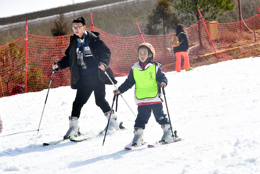 冬奥掀起冰雪热滑雪成贵阳市民出游新选择
