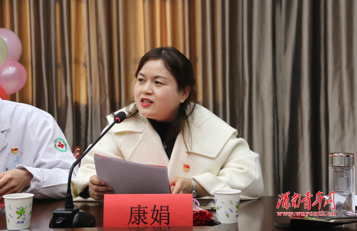 渭南市精神卫生中心工会主席康娟代表医院工会向为本次读书会做出努力