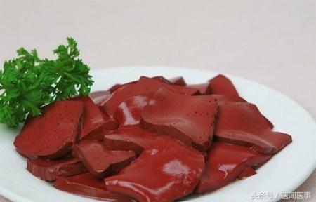 怎样才能辨别猪血是不是用血粉做的，怎样才能辨别猪血是不是用血粉做的呢（猪血如果不是蓬松的，请别吃）