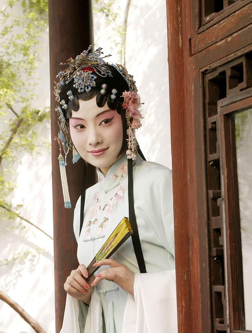 良辰美景奈何天是什么意思，奈何良辰美景奈何天啥意思（和昆曲来一场春的约会）