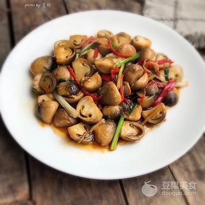 草菇怎么做好吃，草菇怎么做好吃又简单视频（蚝油草菇的做法）
